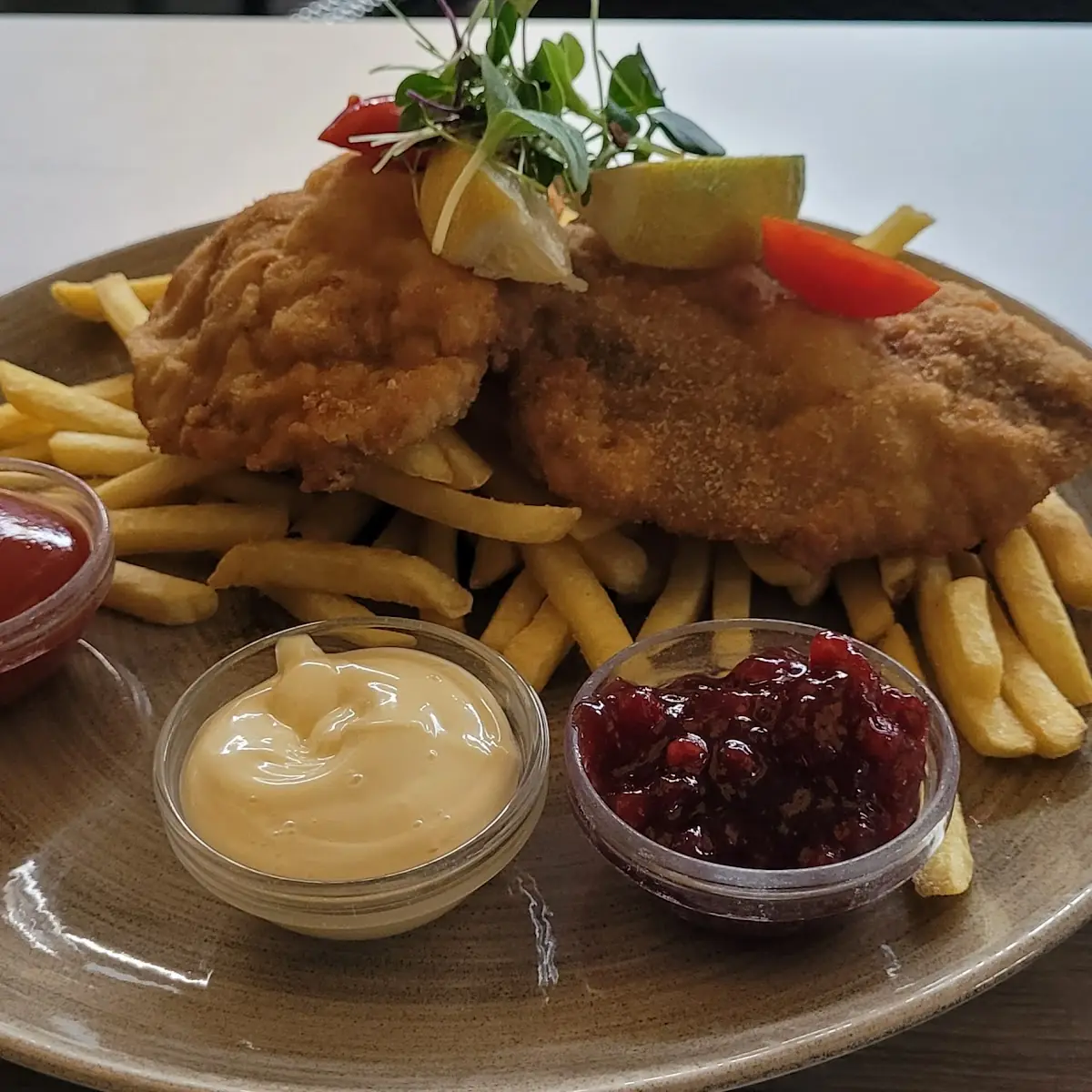 Wiener Schnitzel Mit Pommes Frites
