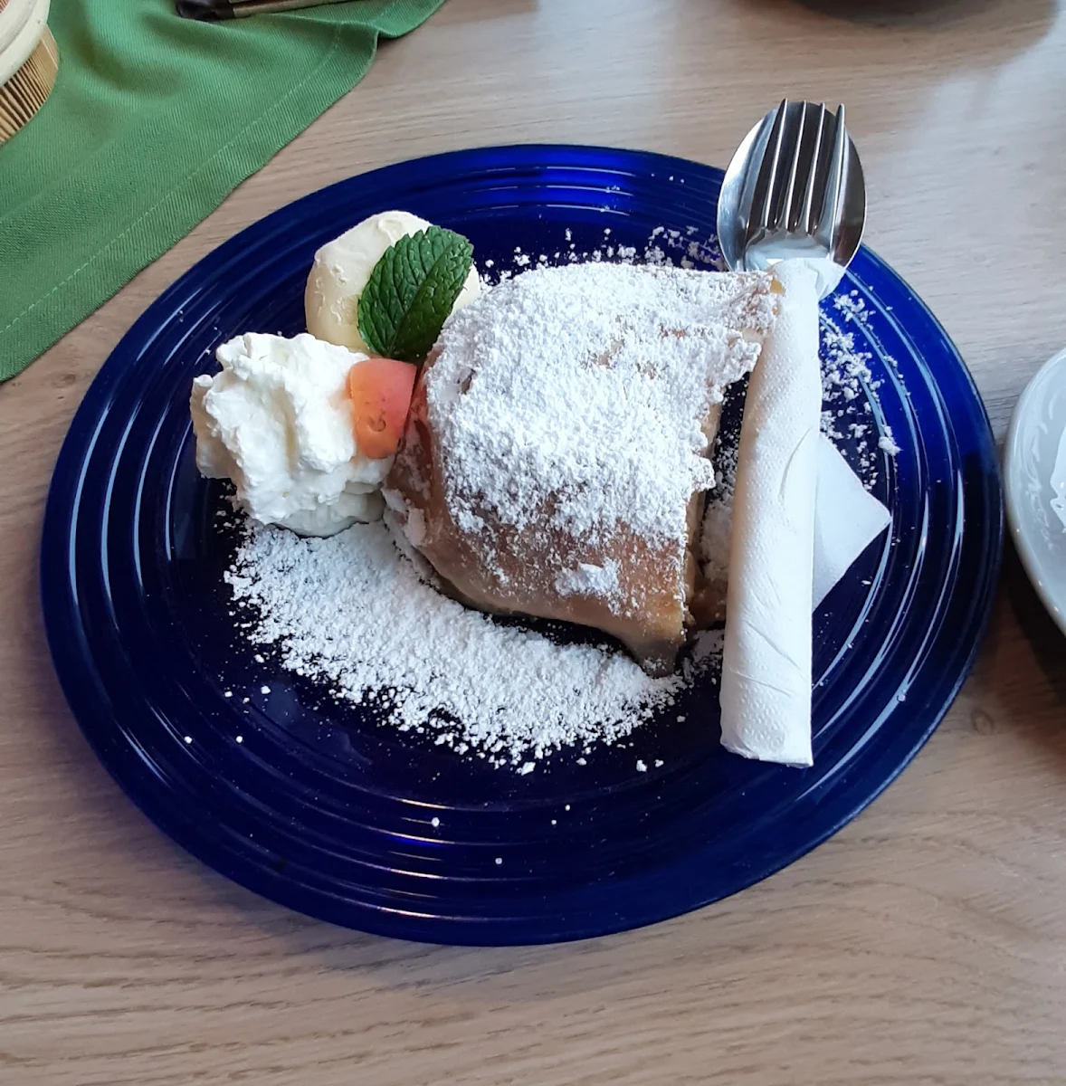 Apfelstrudel Mit Vanilleeis