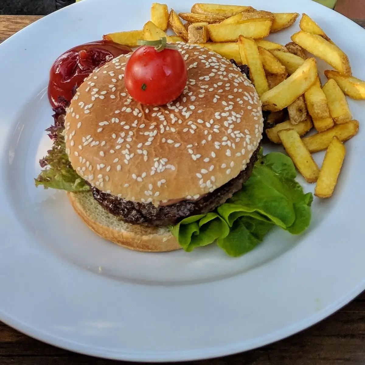 Kinder-burger Mit Pommes