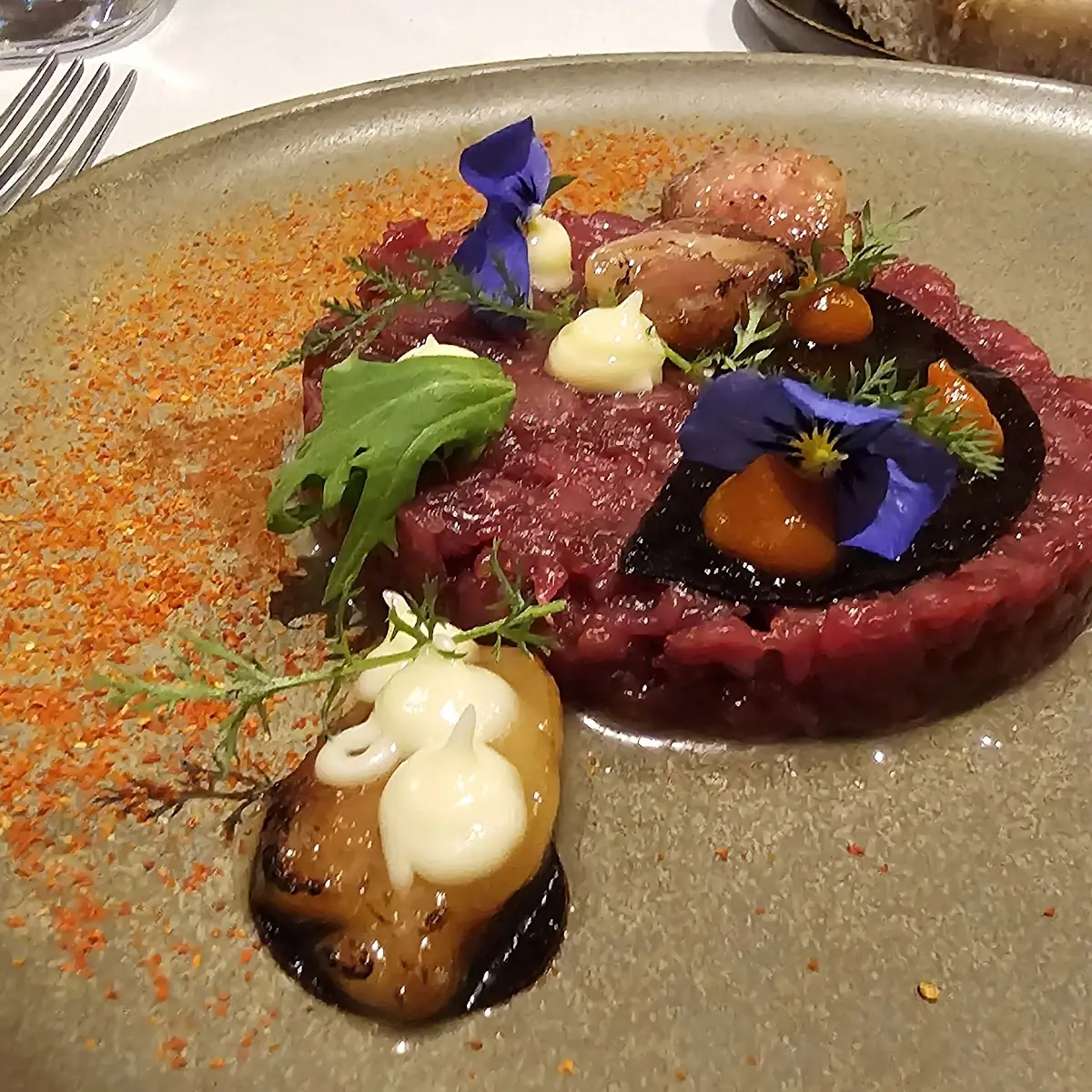 Reh Tatar Mit Wagyu Knochenmark Und Trüffelmajo
