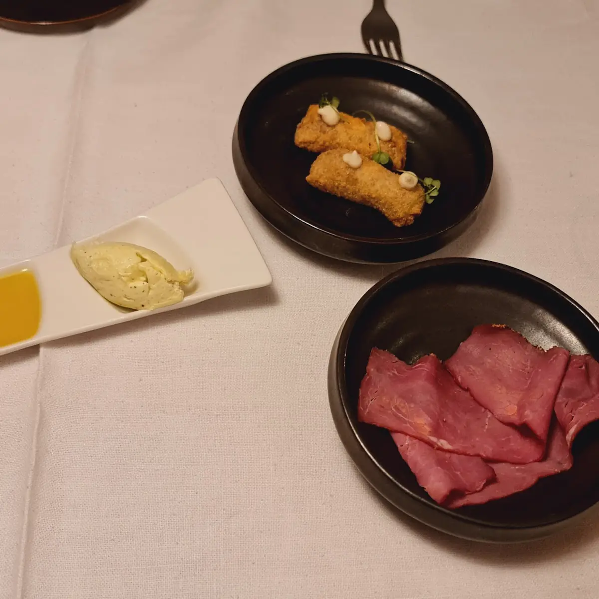 Warmes Brot Mit Pastrami Und Diverse Buttersorten