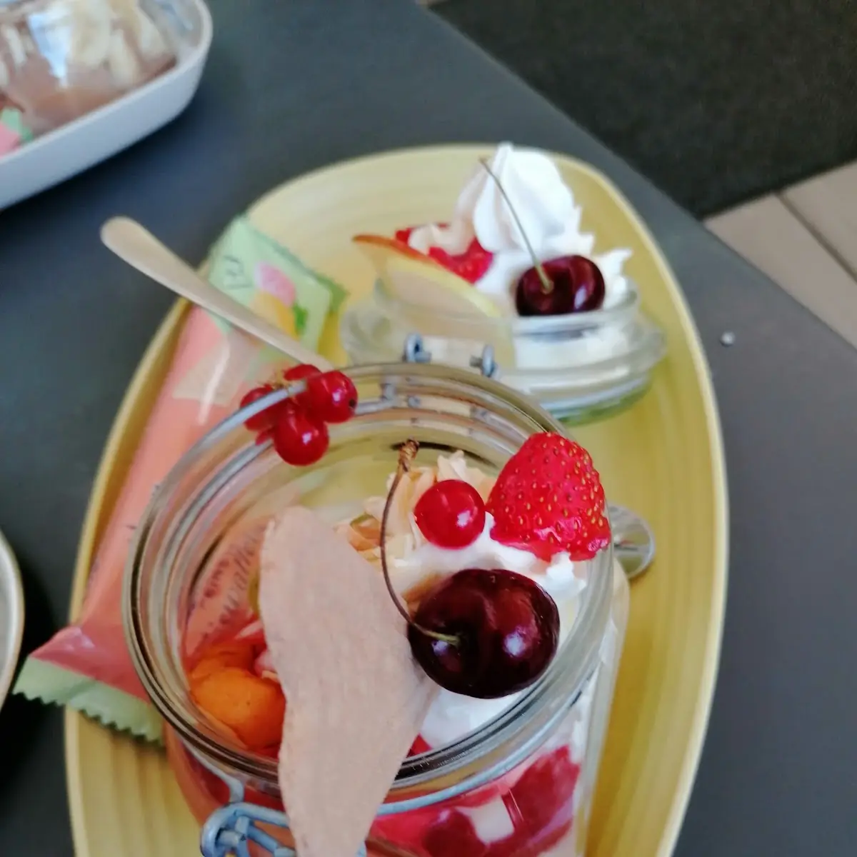 Joghurt - Früchte Becher