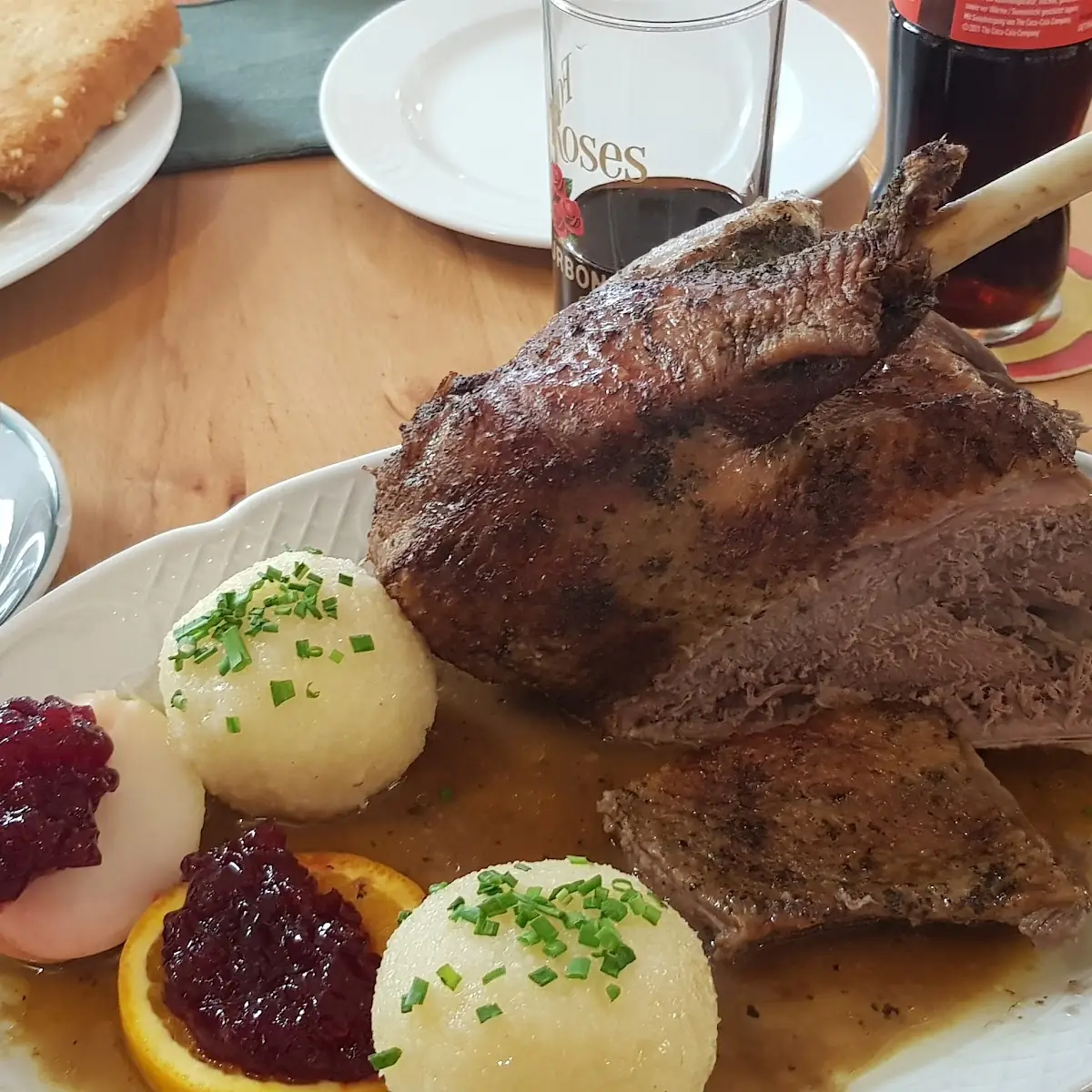 Gans Mit Kartoffelknödel Und Rotkraut