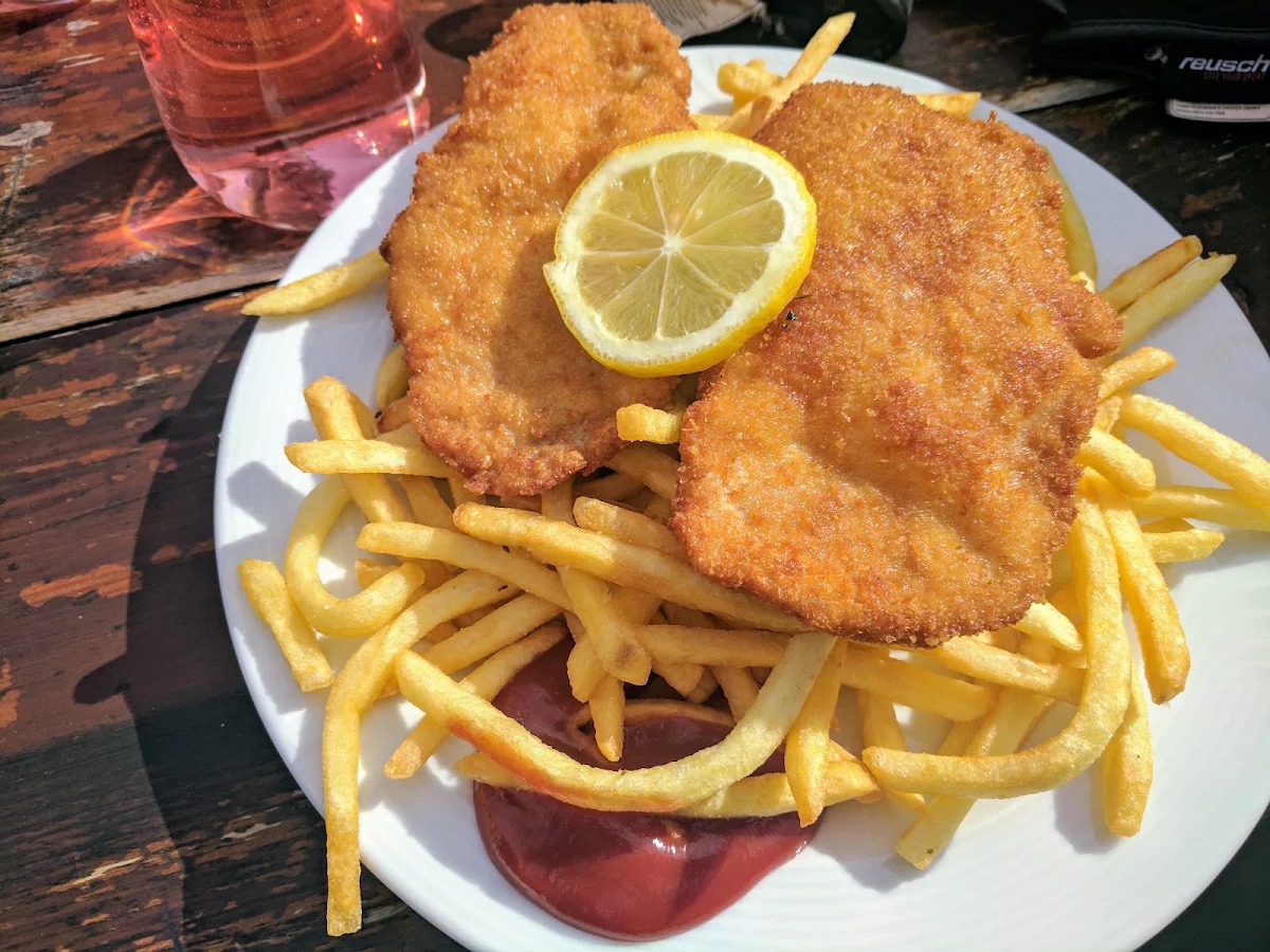 Schnitzel Wiener Art Mit Pommes Frites