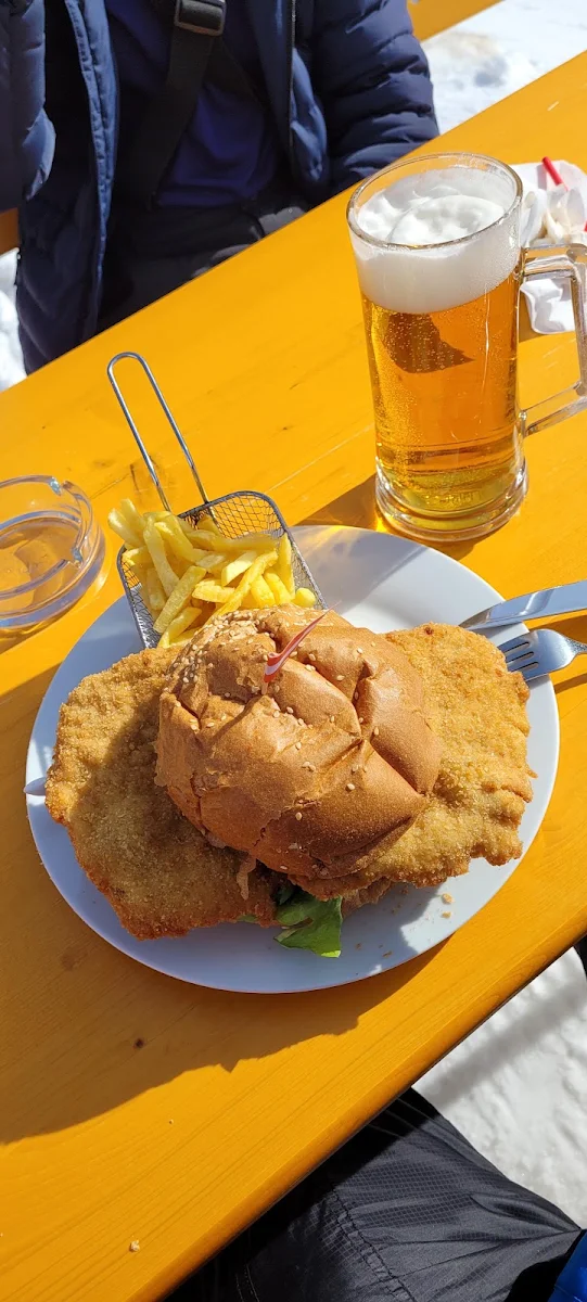 Wienerschnitzel Burger Mit Pommes