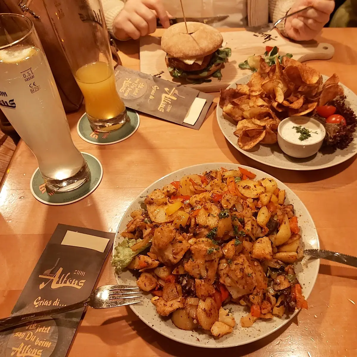 Vegetarischer Bauernsalat Mit Kartoffeln Und Semmelknödel