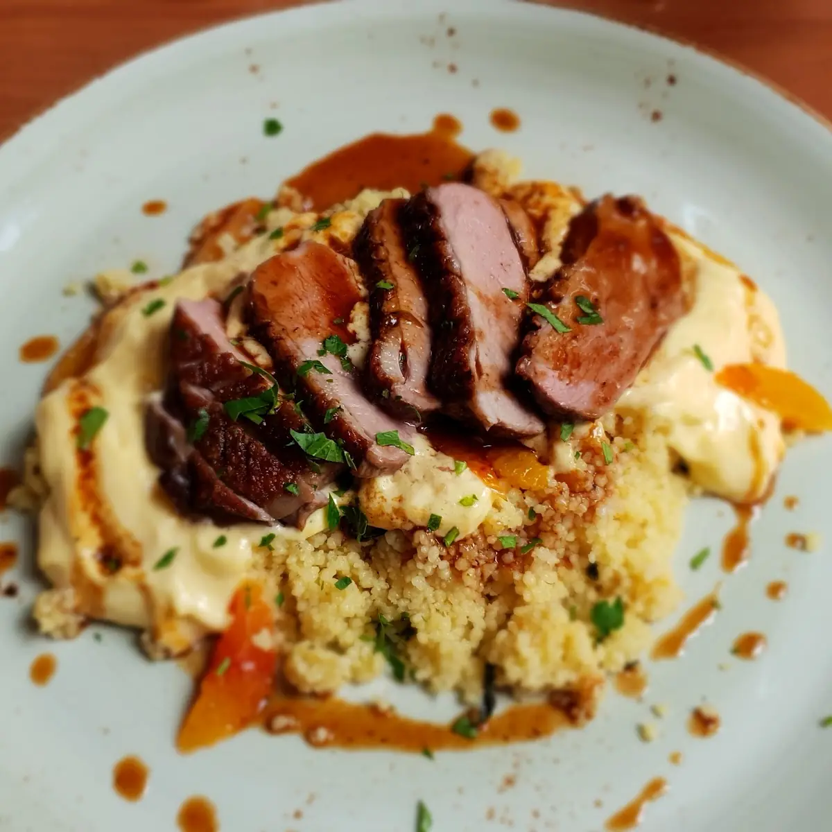 Rosa Gebratene Entenbrust Mit Couscous Und Blutorange