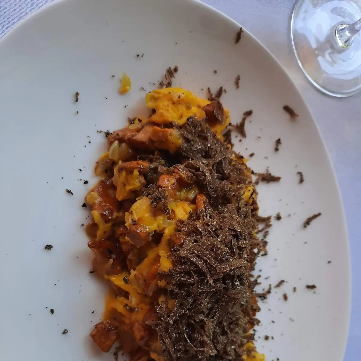 Eierschwammerl Mit Bioei Und Trüffel
