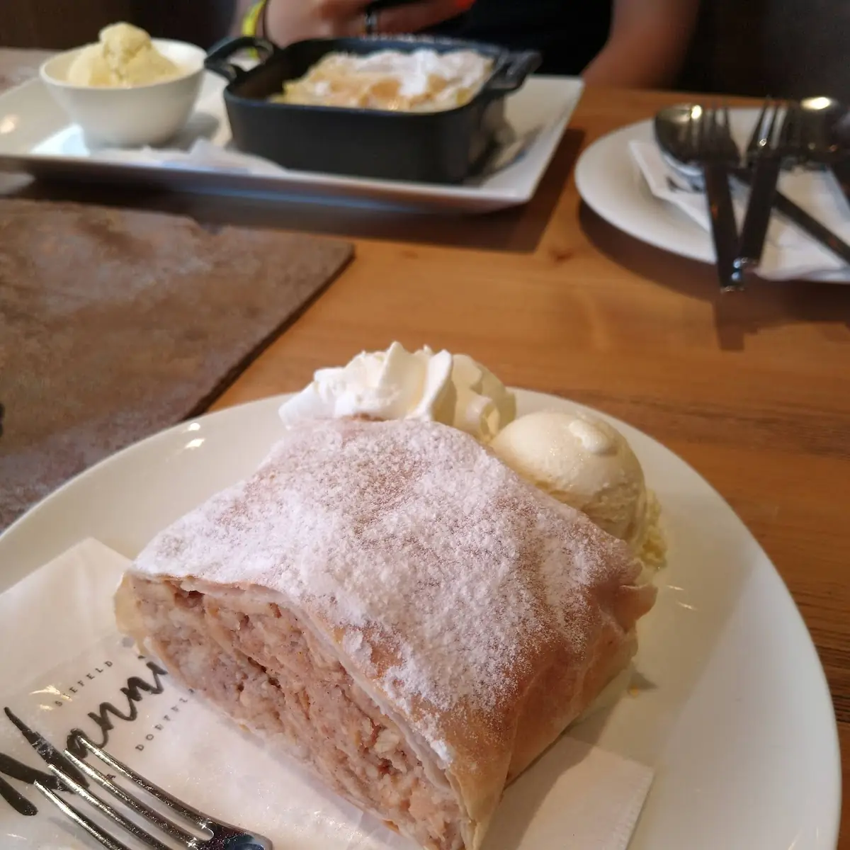 Apfelstrudel Mit Vanillesoße
