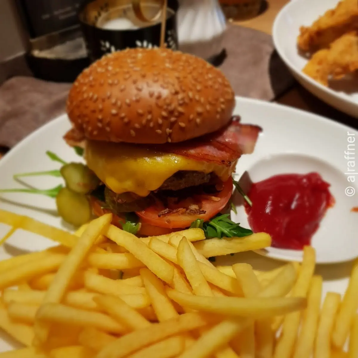 Burger Mit Pommes