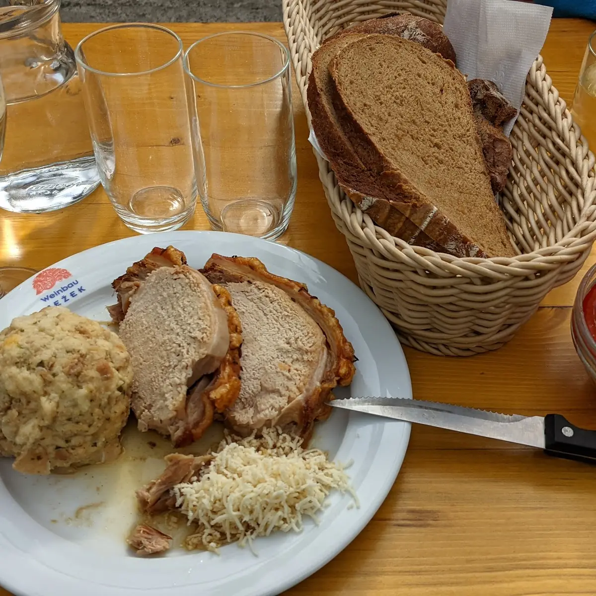 Schweinsbraten Mit Semmelknödel