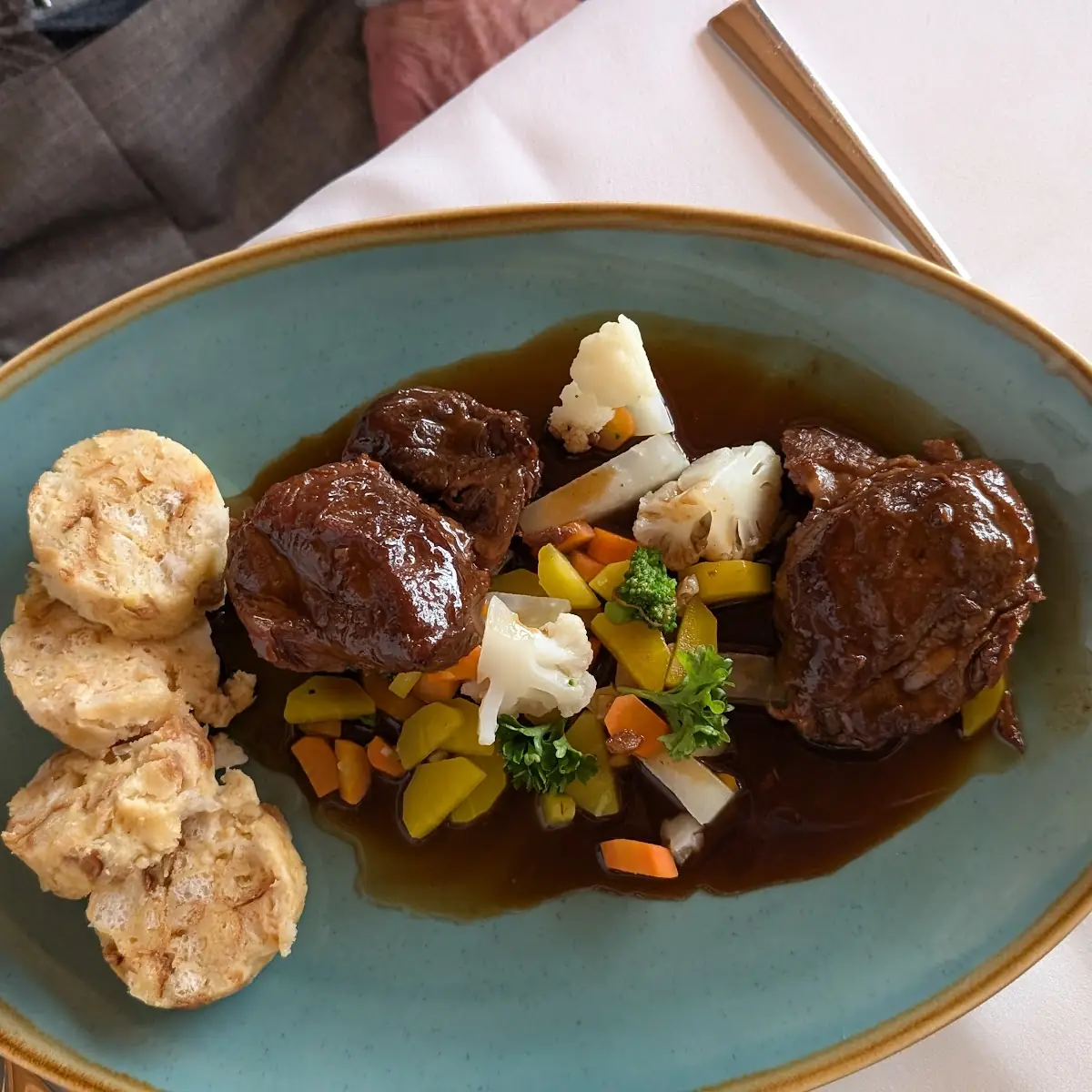 Rehgulasch Mit Semmelknödel