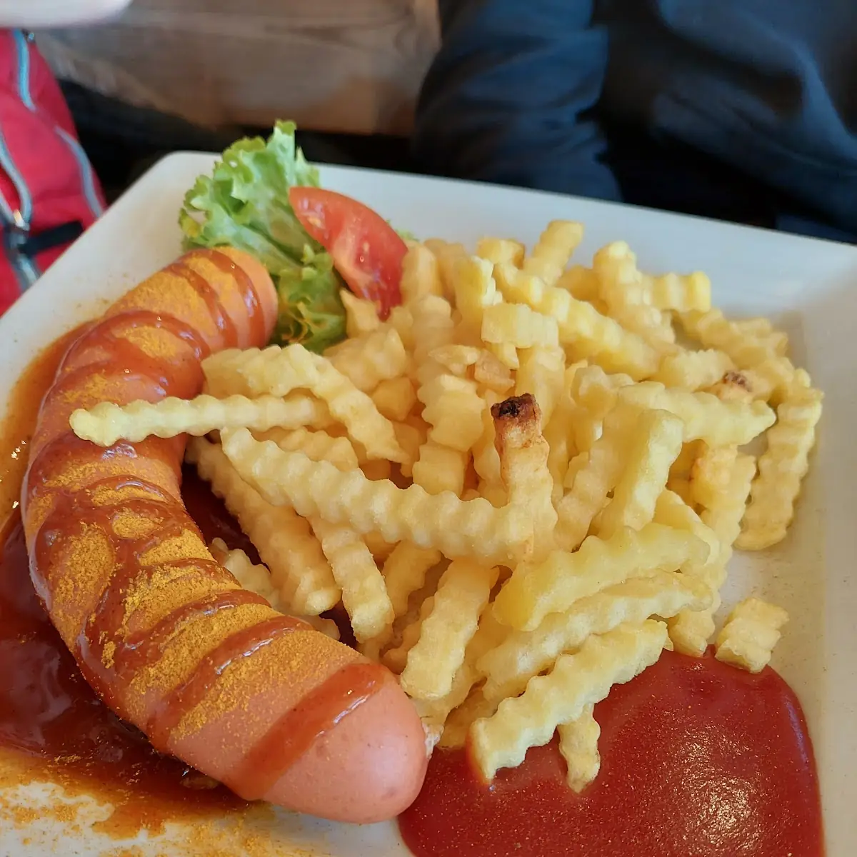 Currywurst Mit Pommes
