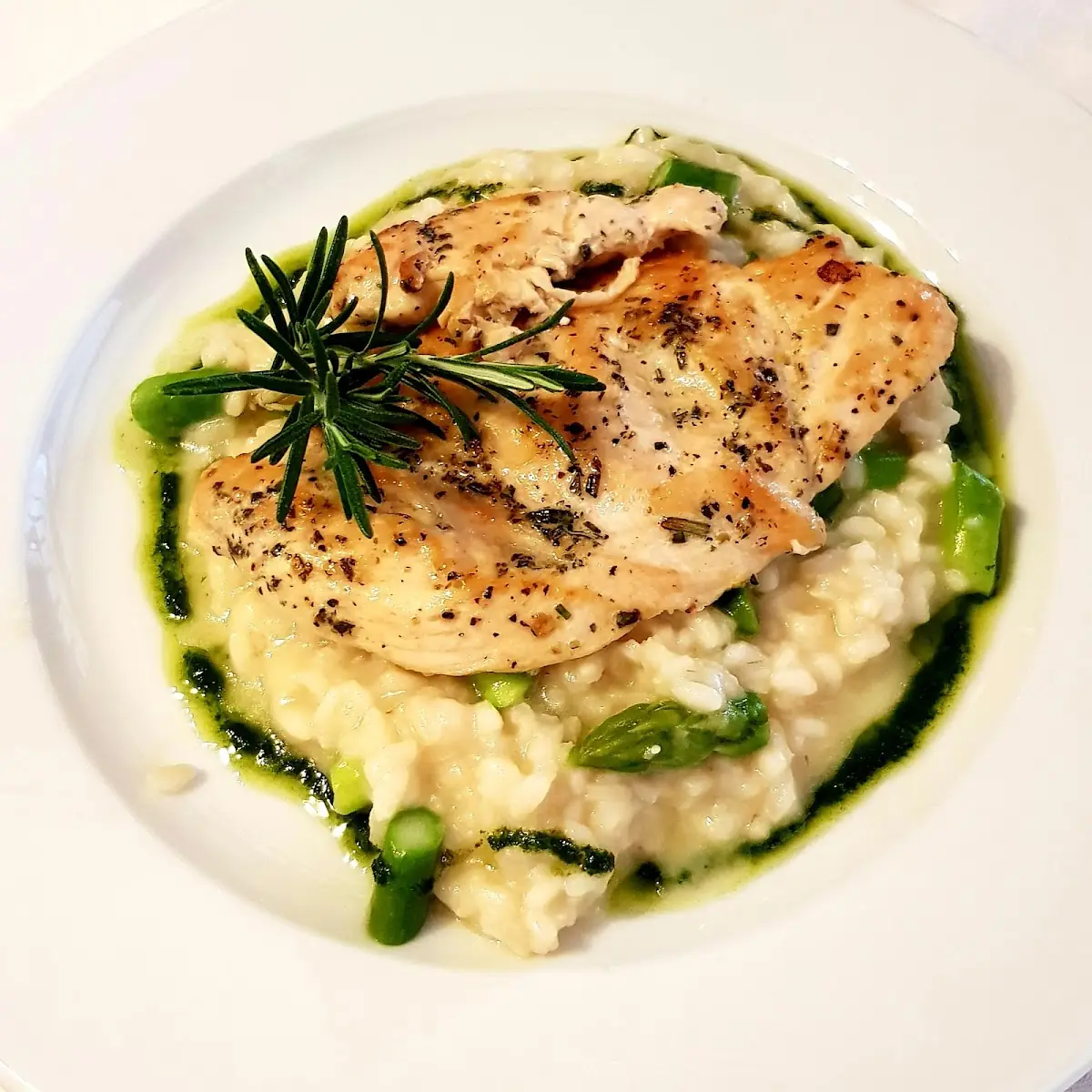 Maishuhnbrust Auf Spargelrisotto