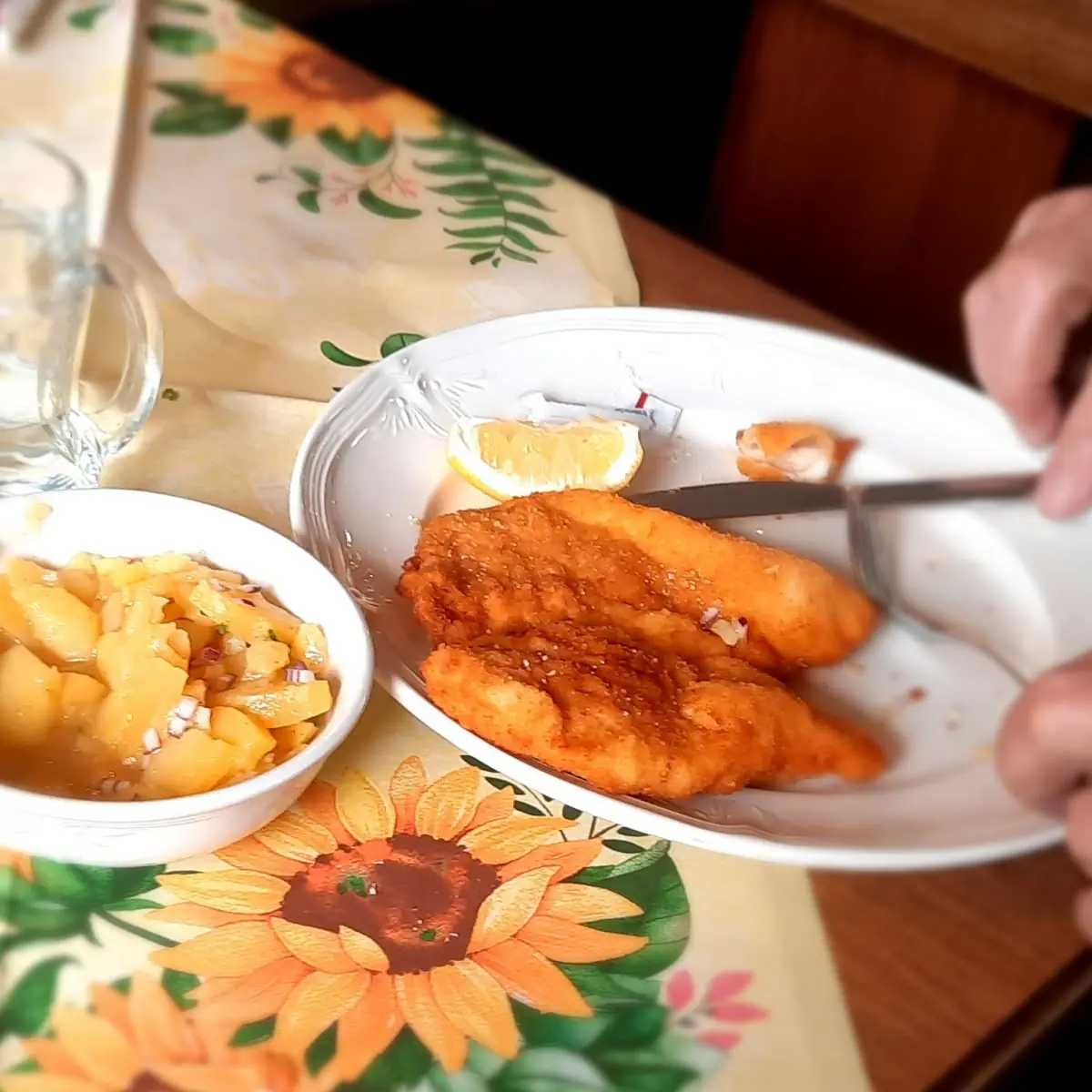 Hühnerschnitzel Mit Erdäpfelsakat