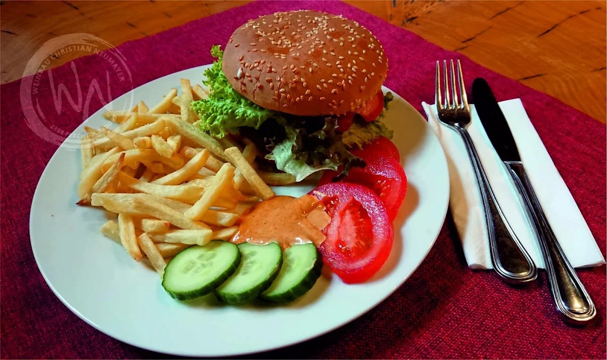 Bacon Burger Mit Pommes