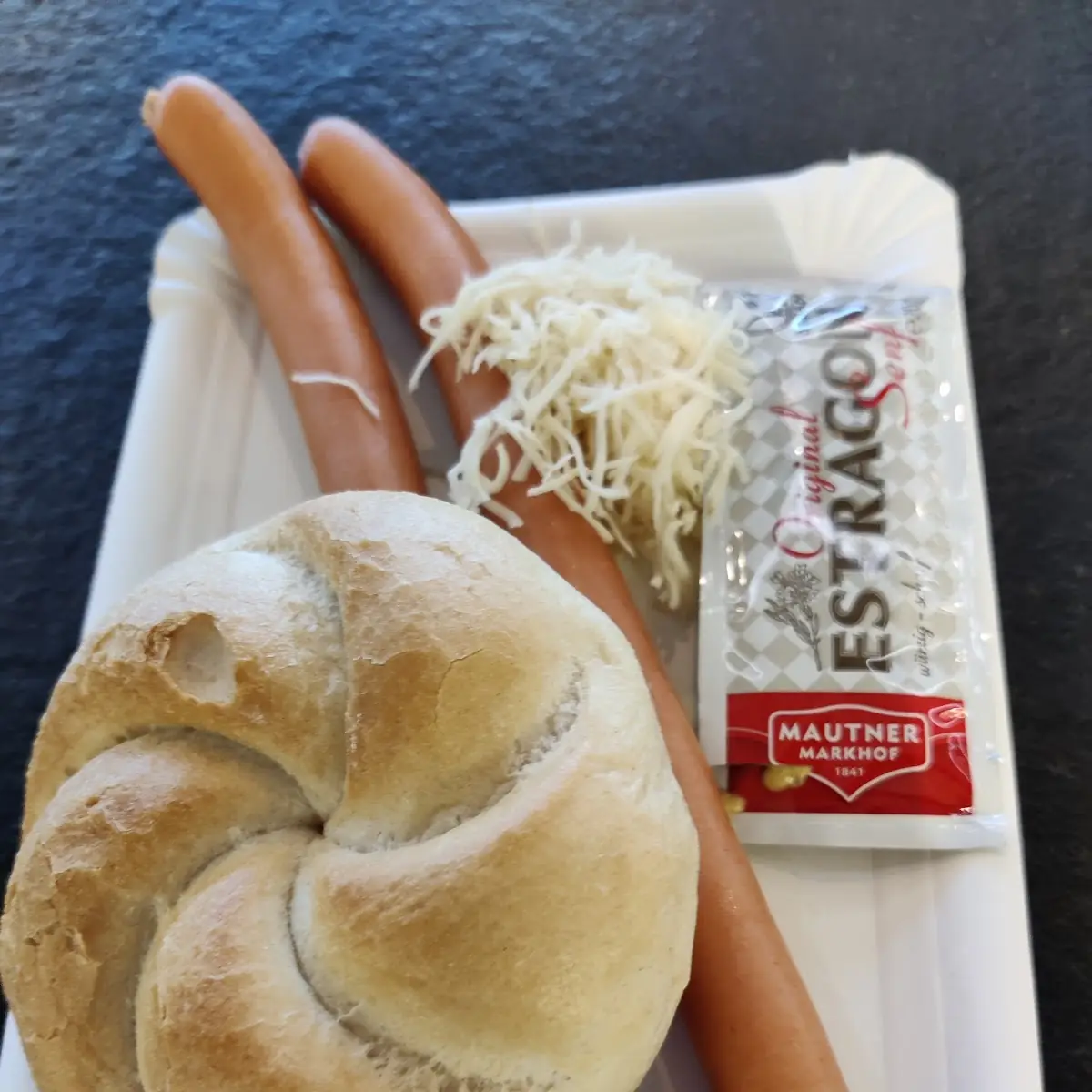 Wurstel Mit Semmel