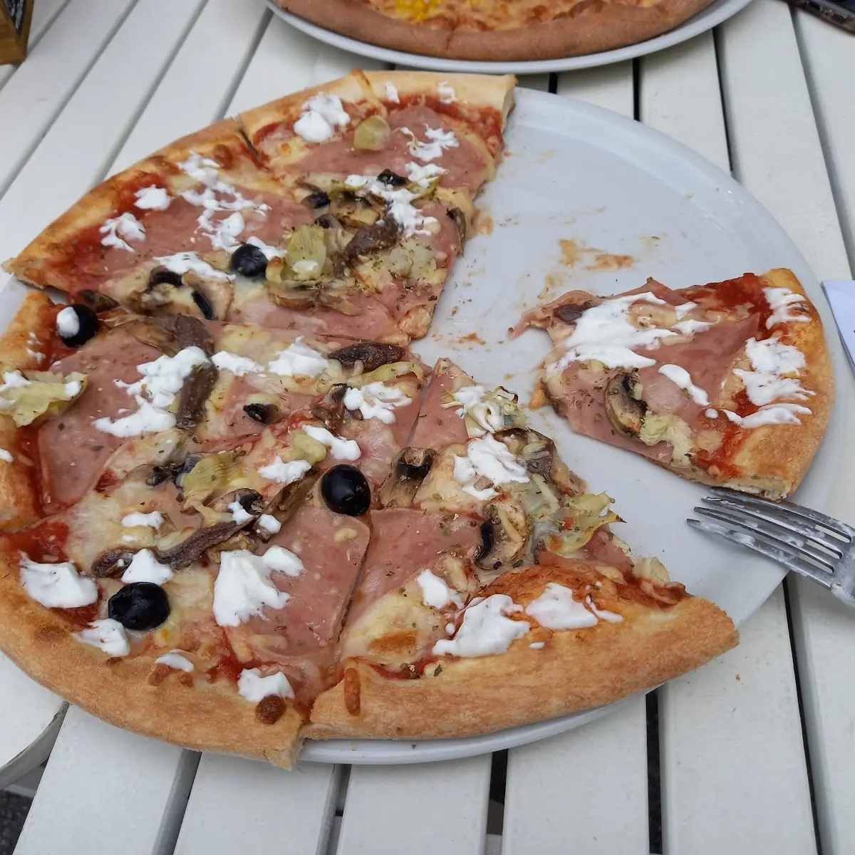 Pizza Capricioza Dar Are Si Anșoa