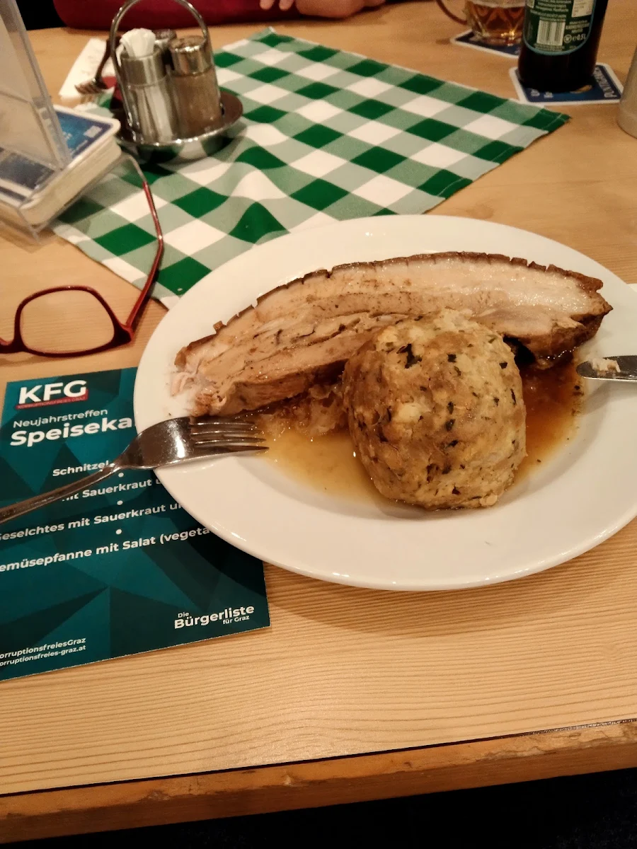 Brüstl Mit Sauerkraut Und Semmelknödel