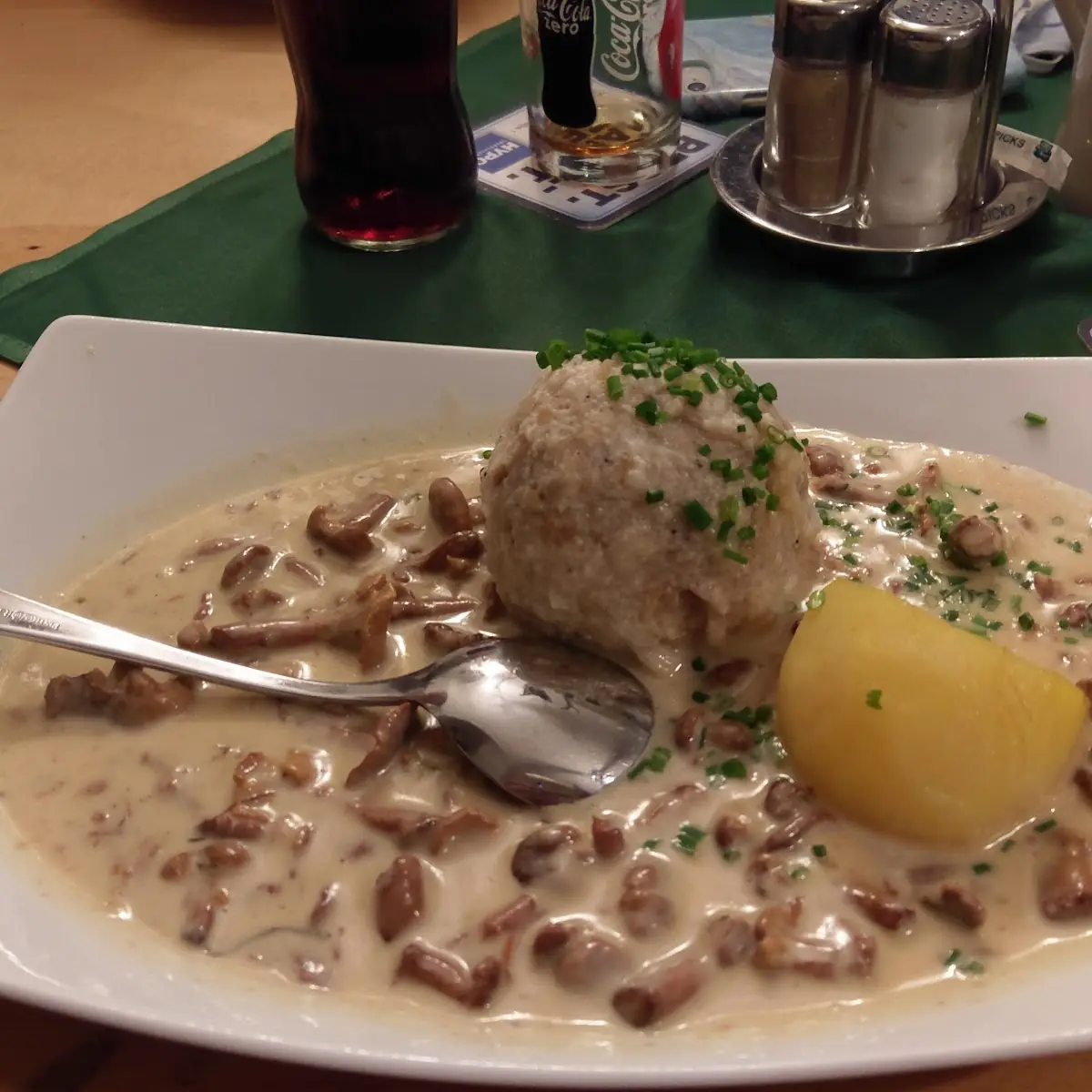 Pfifferlinge Mit Rahm Und Semmelknödel