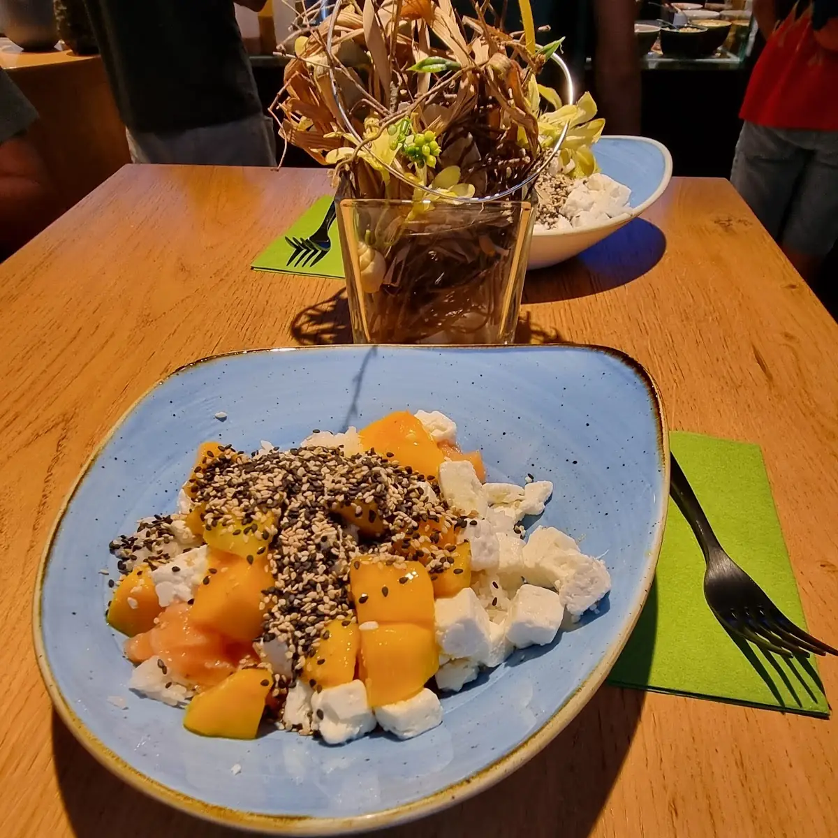 Poke Con Feta Salmone Mango