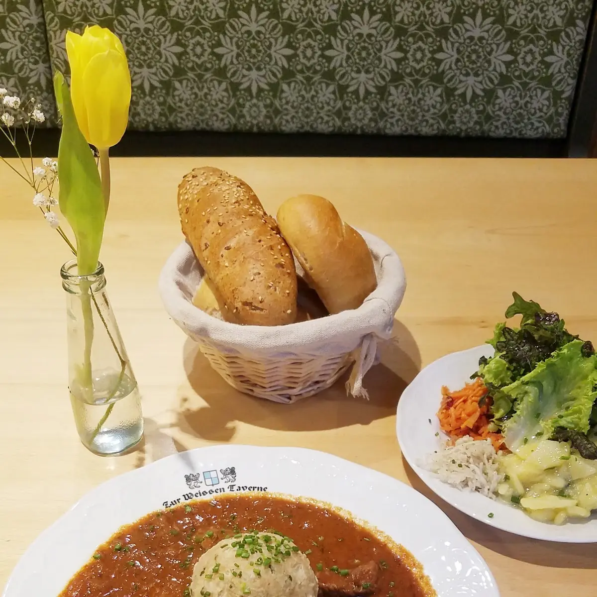 Rindsgulasch Mit Semmelknödel