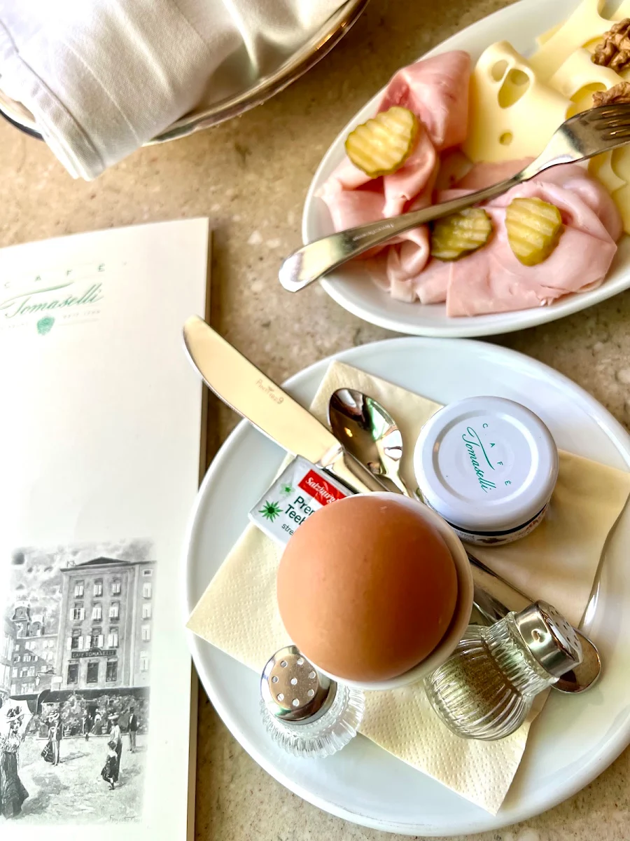 Viennese Breakfast, Café Tomaselli