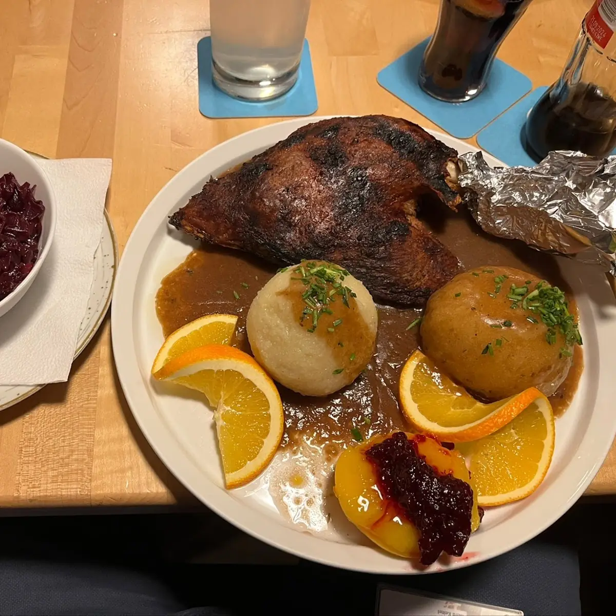 Gans Mit Rotkraut Und Kartoffelknödel
