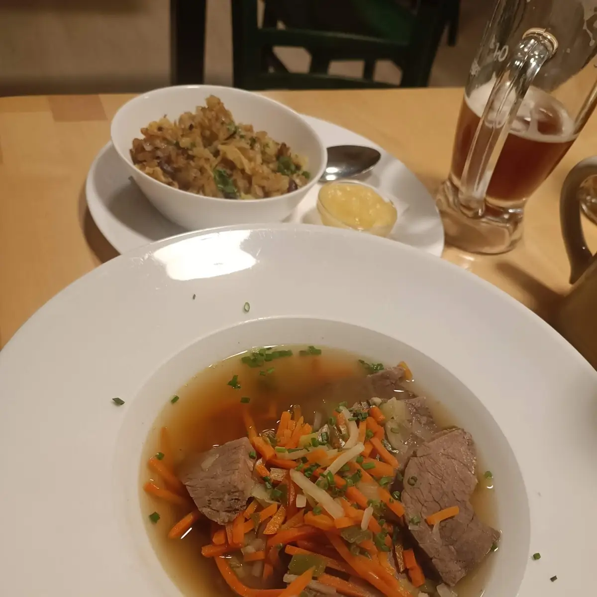 Hausgemachte Rindsuppe