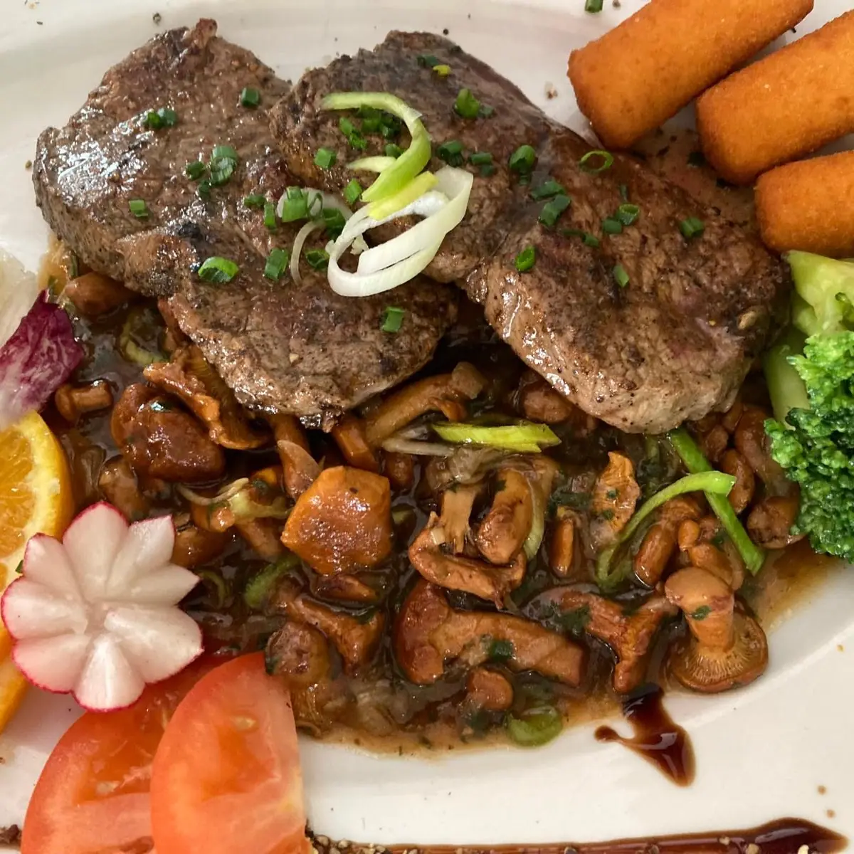 Pfifferlingsrostbraten Mit Kroketten