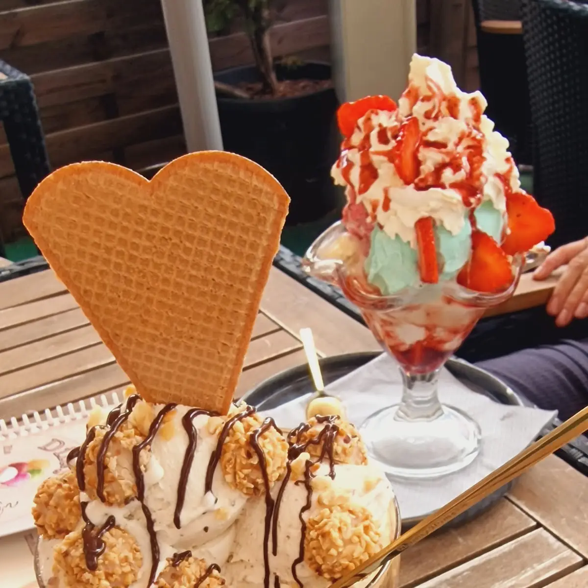 Haselnuss Becher Erdbeerbecher