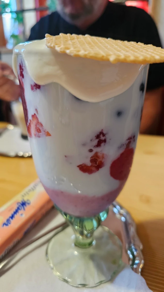 Joghurt Eis Becher