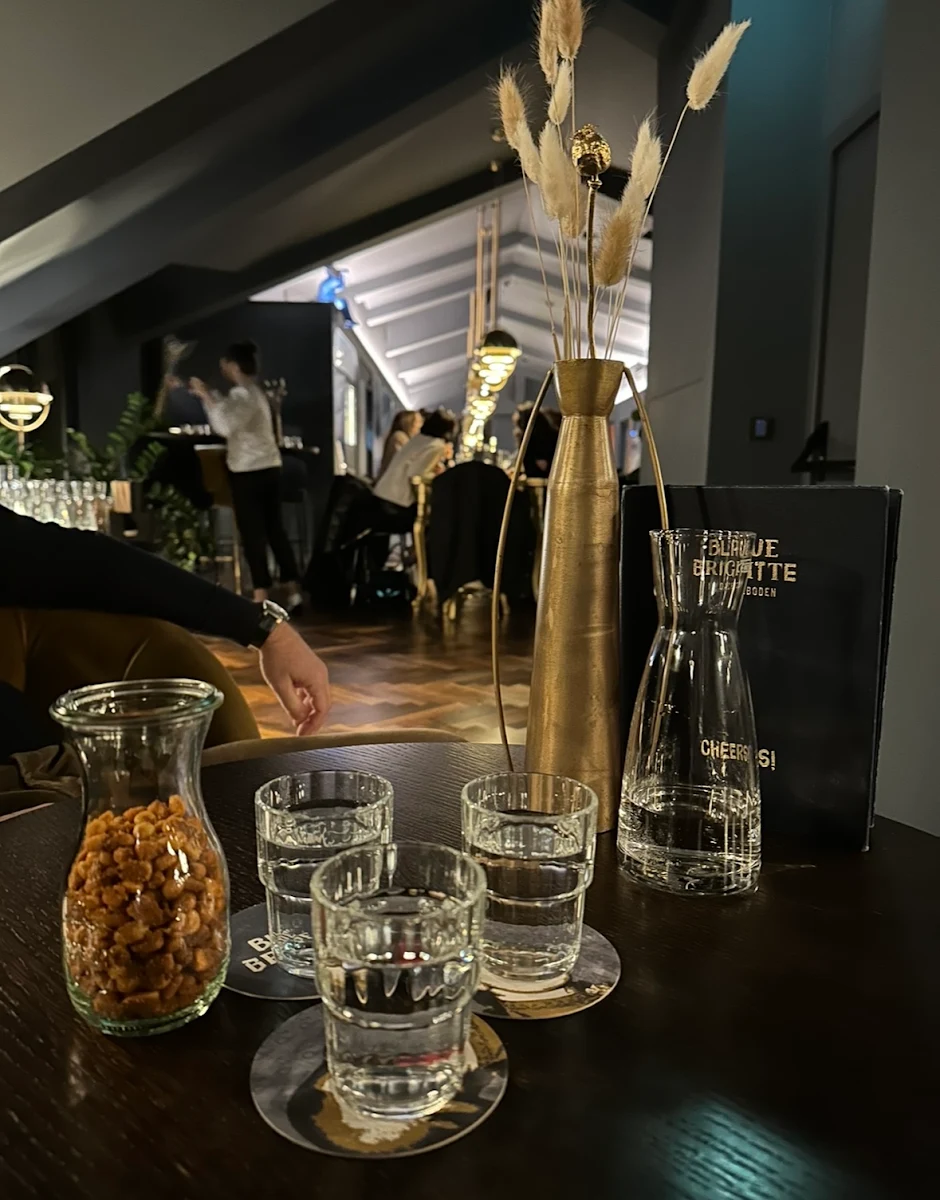 Wasser & Knabberei