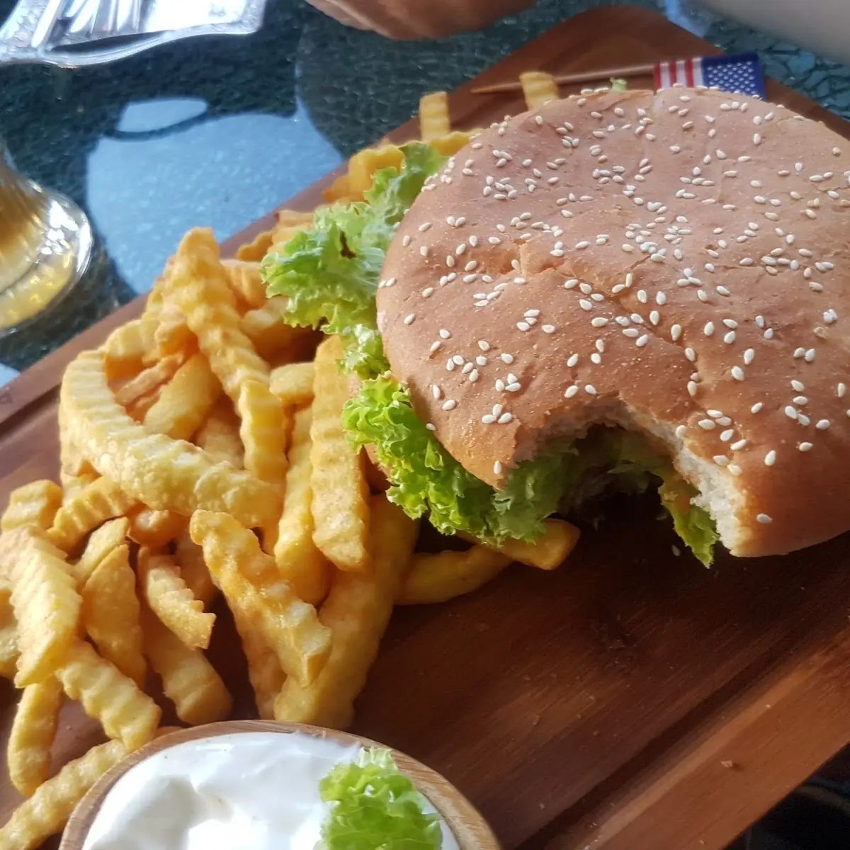 Burger Schnitzel, The Garage Restaurant&Cafe~Bar