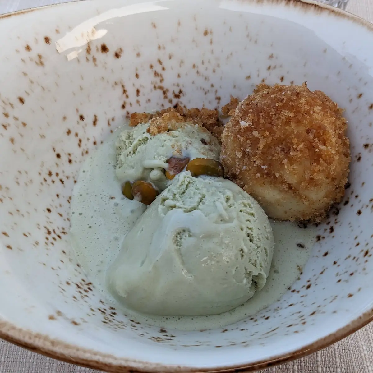 Handgemachter Topfen-nougatknödel In Butterbrösel