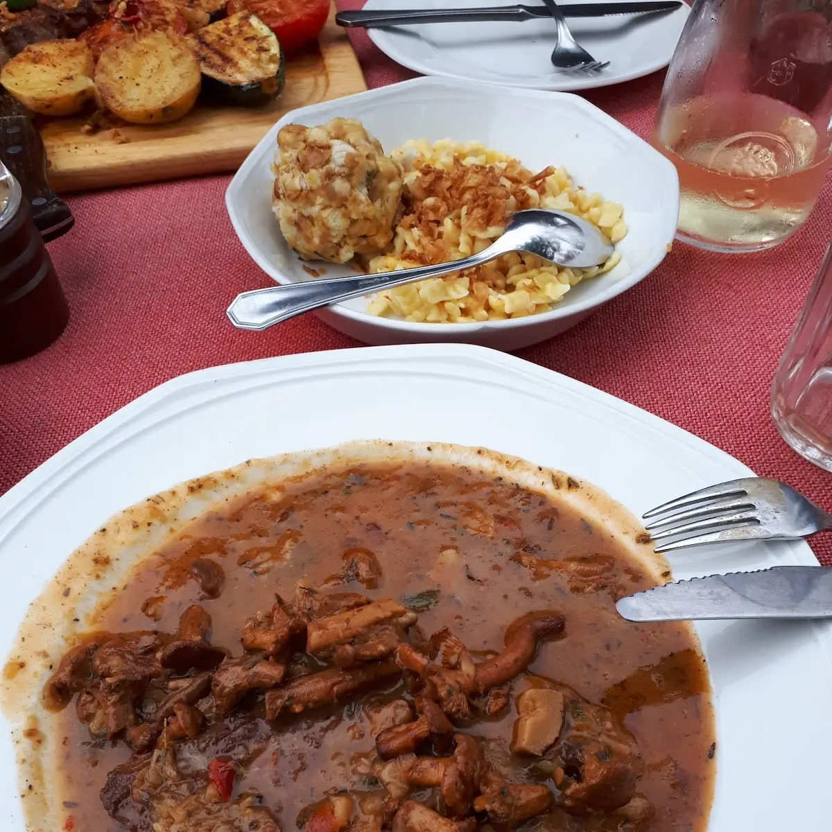 Rostbraten Mit Schwammerlgulasch
