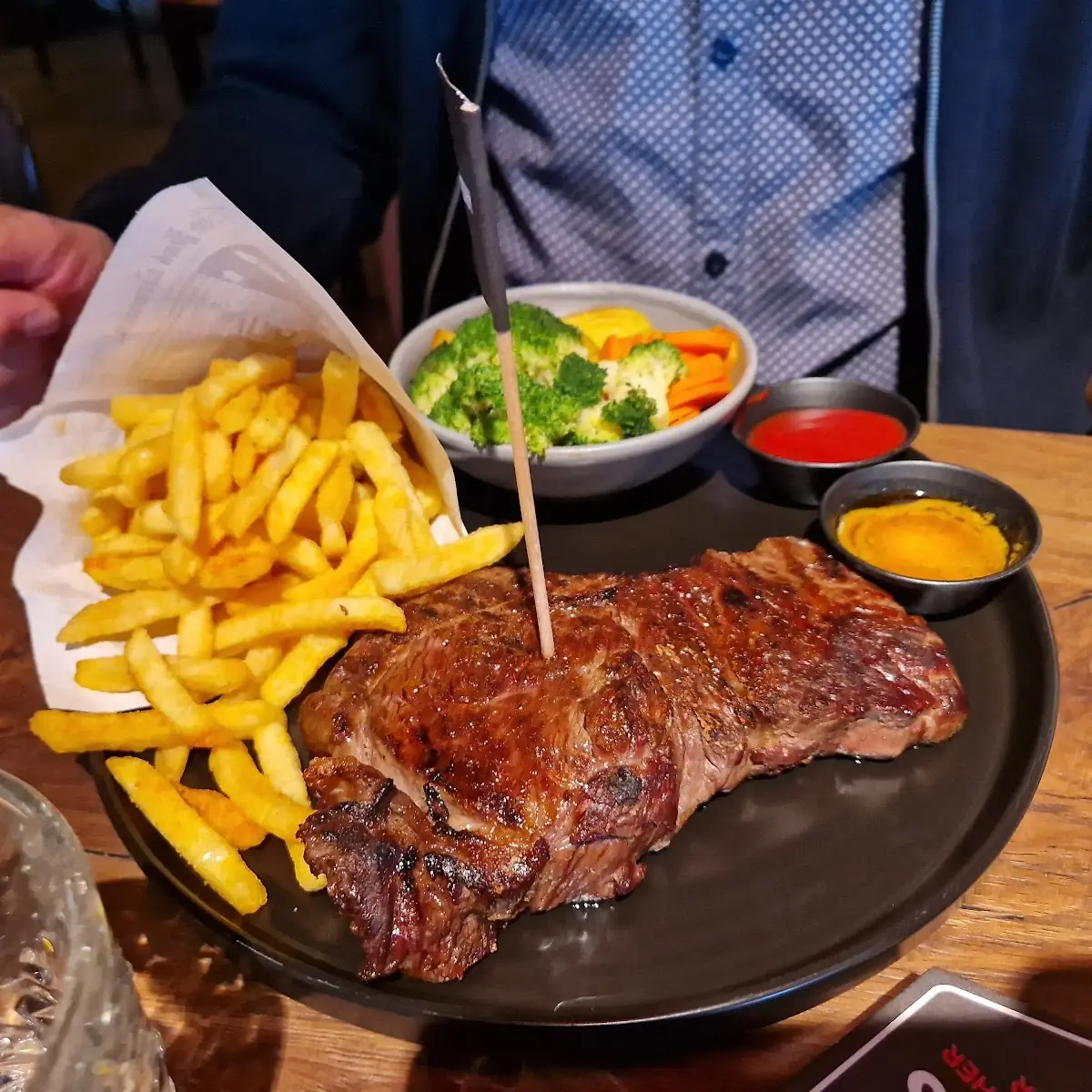 RIB Eye Steak Mit Fries