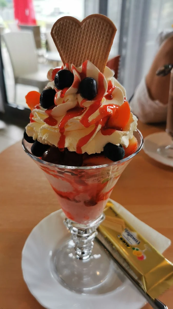 Fruchteisbecher