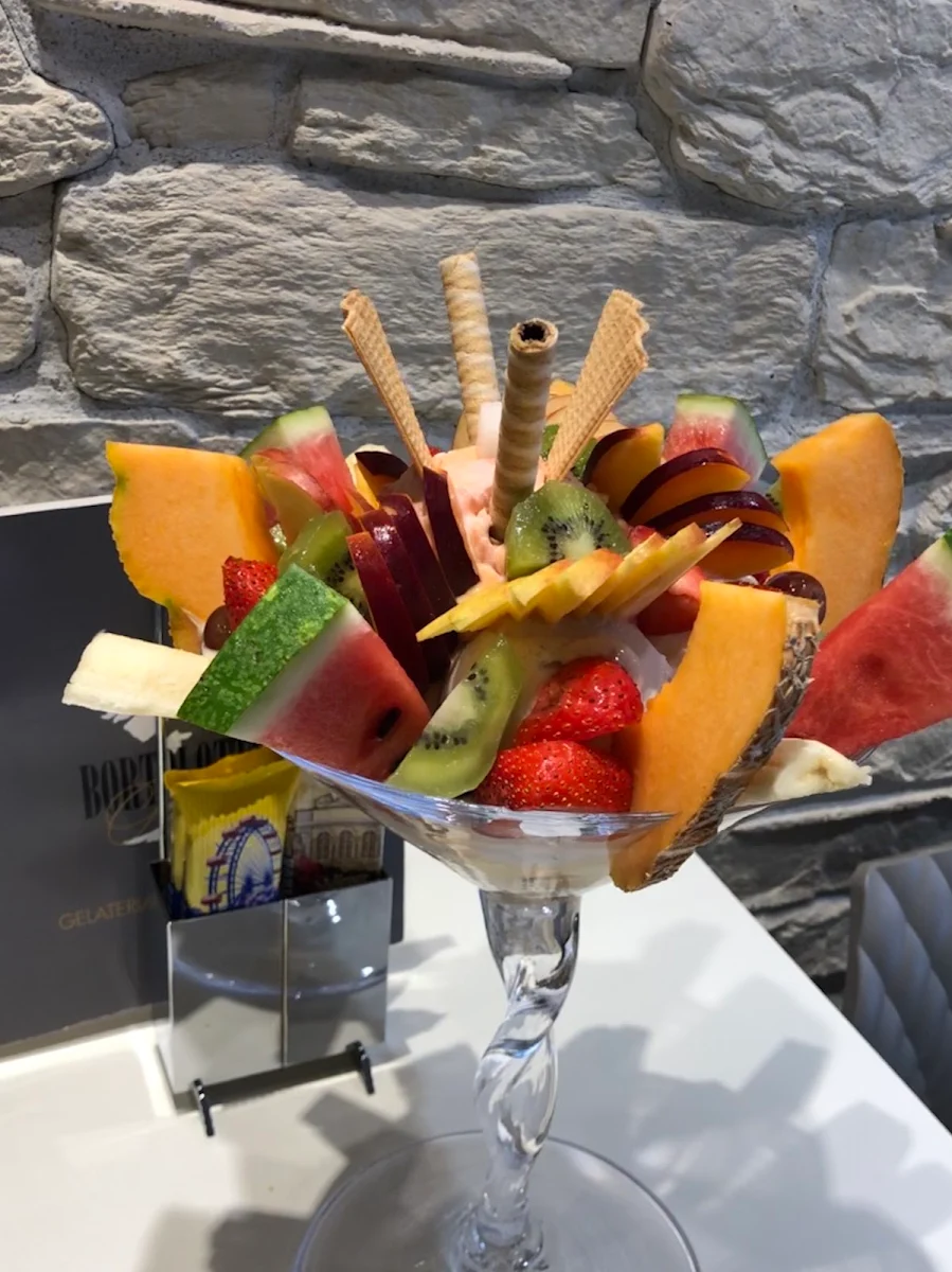 Großer Eisbecher
