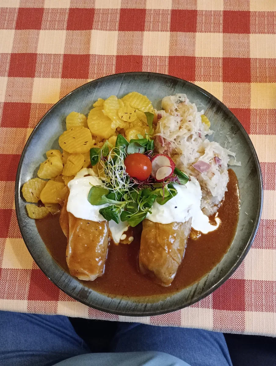Krautwickel Mit Sauerkraut Und Kartoffeln Mit Kümmel