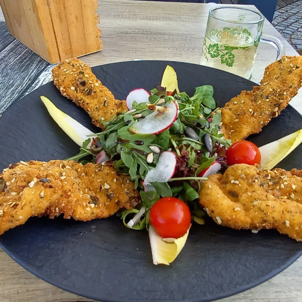 Backhendlsalat In Der Kürbiskernpanade