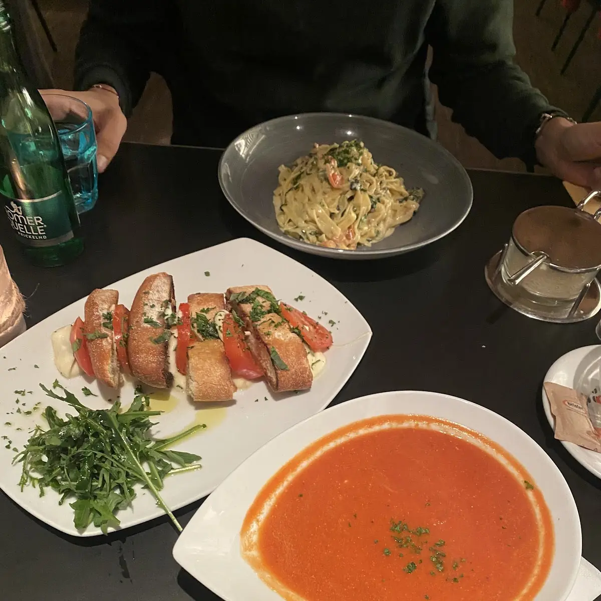 Tomatensuppe Capresespieß