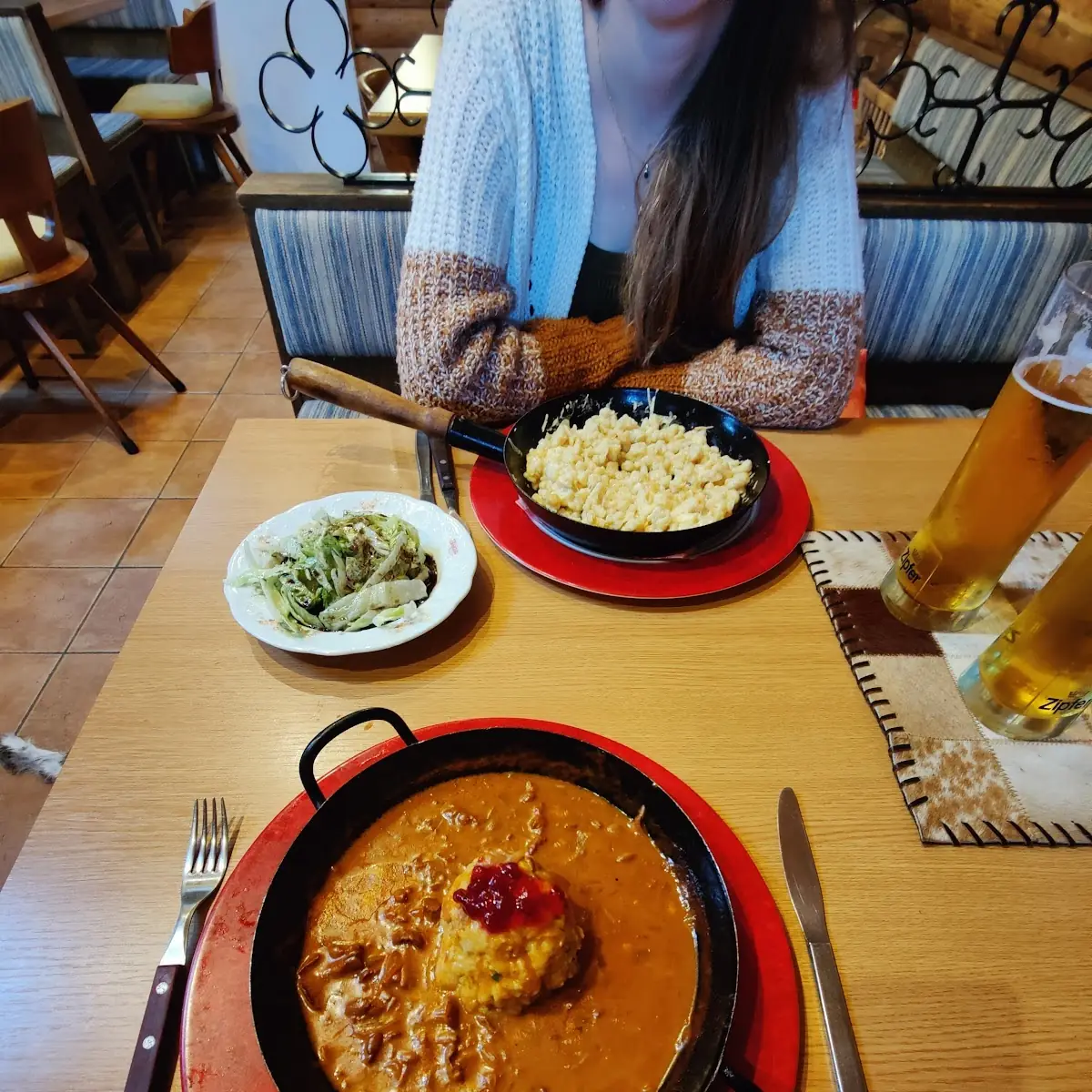 Eierschwammerlgoulash & Käsespätzle