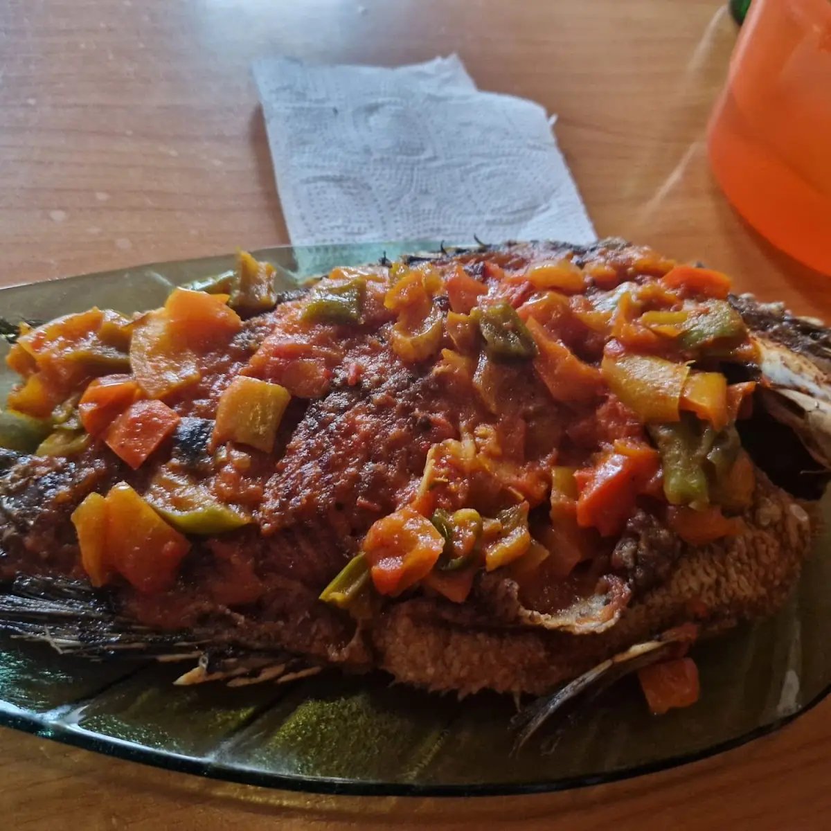 Plantain Mit Tilapia-fisch