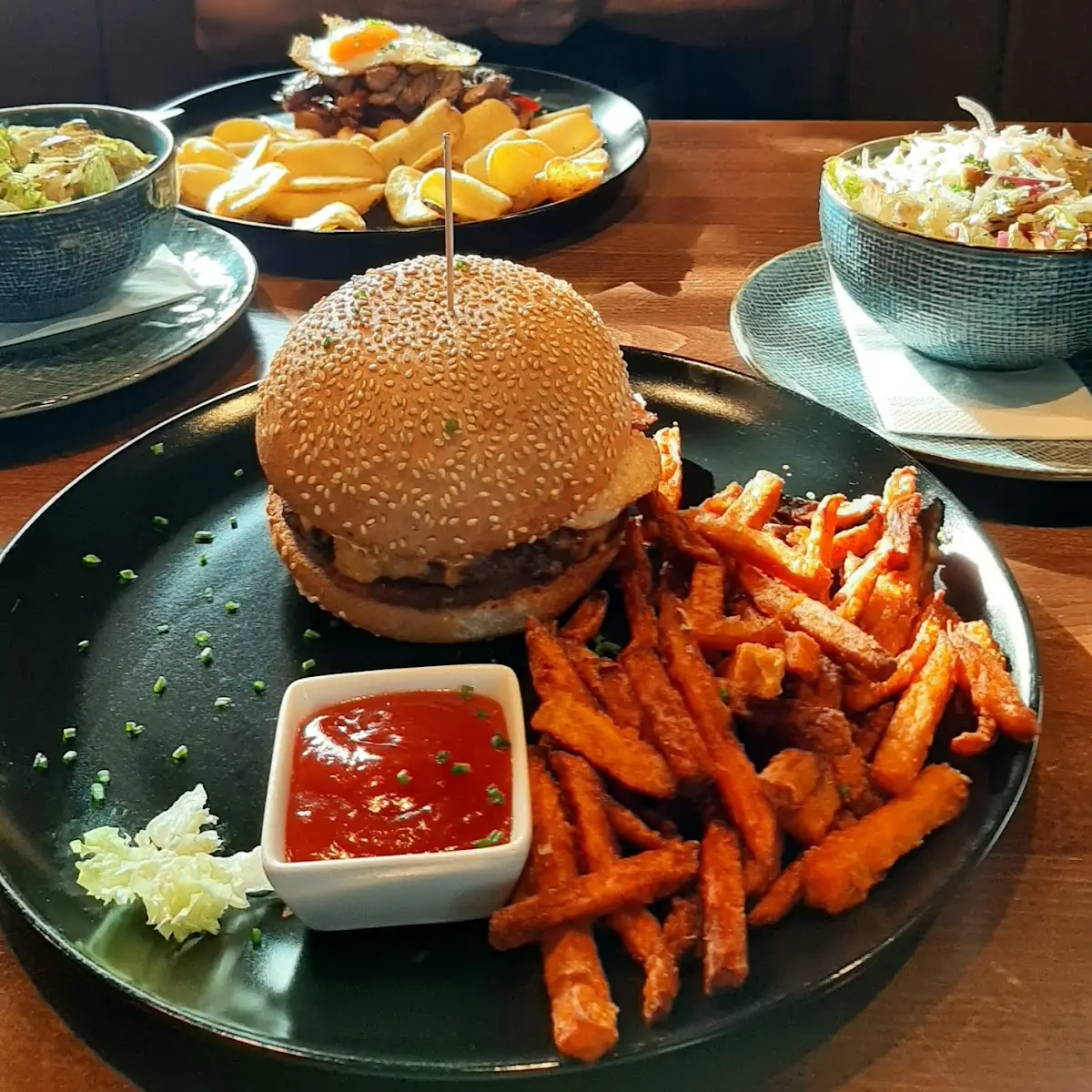 Bacon Burger Mit Süßkartoffelpommes