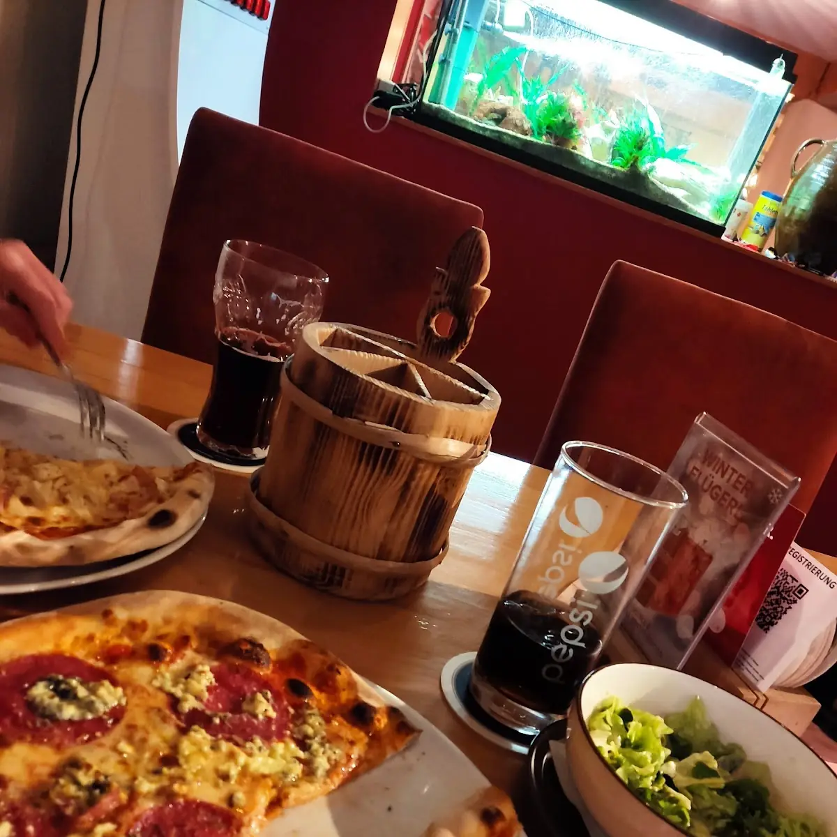 Pizza Salami Und Pizza Hawaii