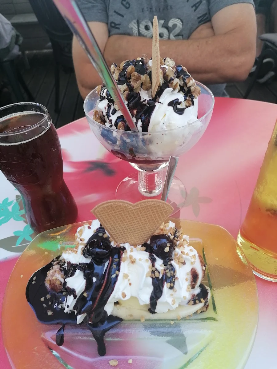 Bananensplit Und Walnussbecher