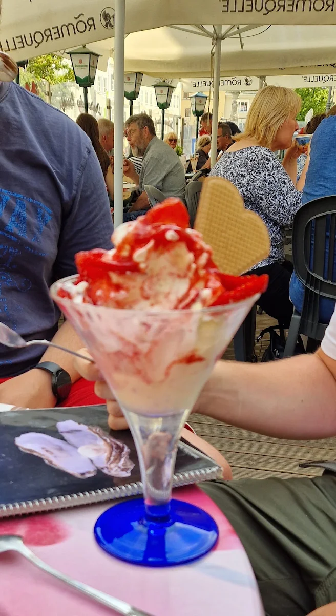 Erdbeerbecher