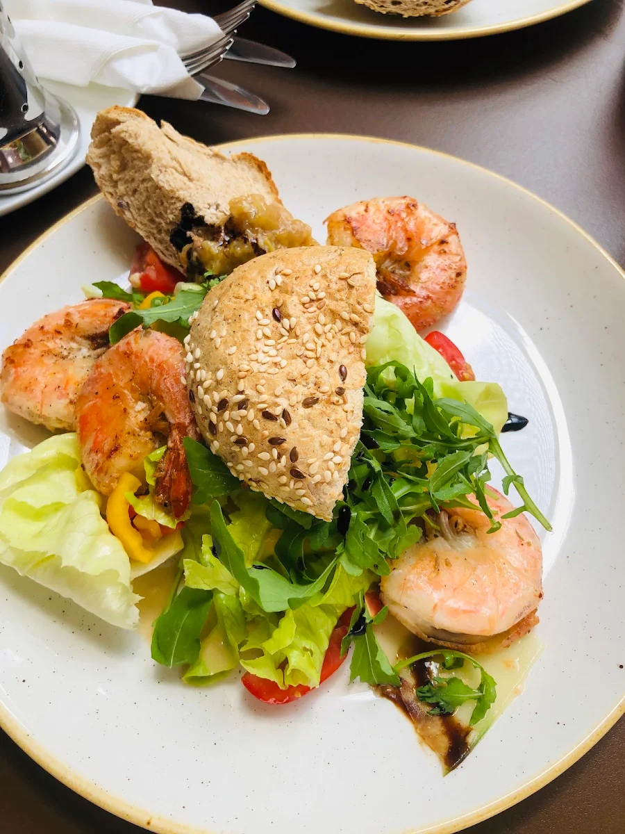 Ciabatta Mit Garnelen Und Salat