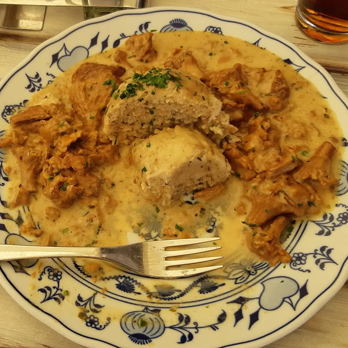 Semmelknödel In Eierschwammerlsauce